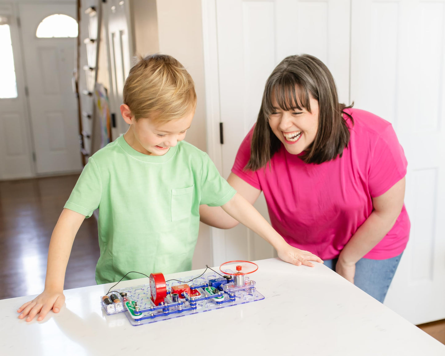 Snap Circuits Extreme SC-750 Electronics Exploration Kit - Over 750 Projects, Full Color Manual, 80+ Parts for STEM Education, Kids 8+