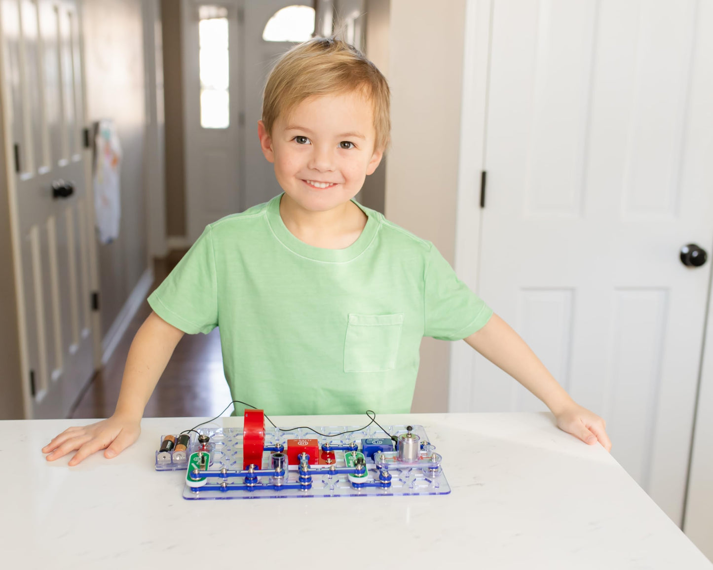Snap Circuits Extreme SC-750 Electronics Exploration Kit - Over 750 Projects, Full Color Manual, 80+ Parts for STEM Education, Kids 8+