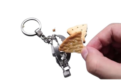 TAOHUAJIANG Mini Bear Trap Keychain - Funny & Cool Mouse Trap Gadget (Stainless Steel, Silver)