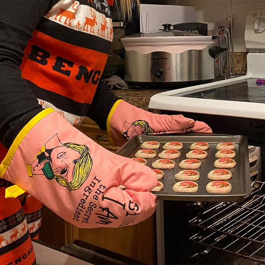 Miracu Oven Mitt, Funny Kitchen Cooking Oven Mitts, Pink Kitchen Accessories, Baker Stuff, Baking Gifts for Women, House Warming Gifts New Home, Mothers Day Birthday Housewarming Present for Women Mom